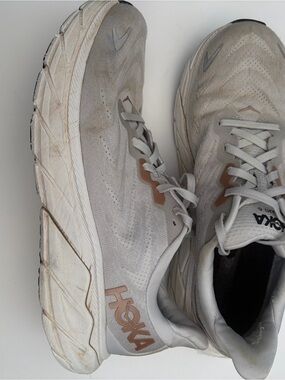HOKA Arahi 6 Women’s Running Shoes – Size 9